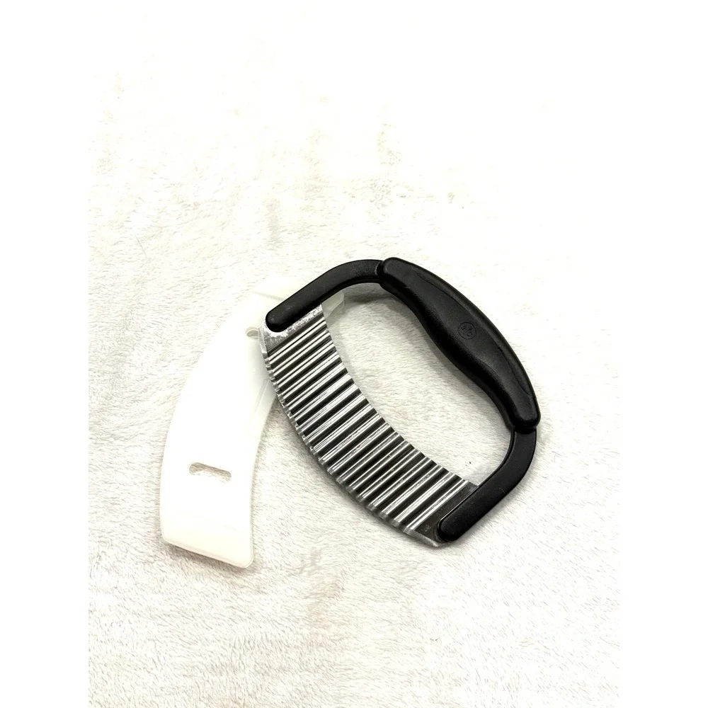 Pampered Chef Crinkle Cutter Black Handle Stainless Steel Wavy Blade 1089